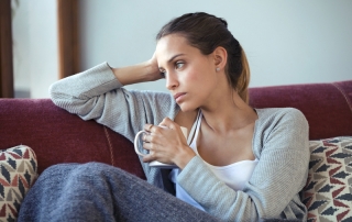 woman-coffee-thinking